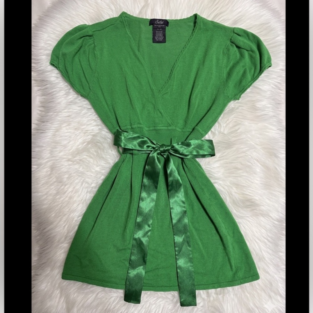 Green V-Neck Tie-Waist Blouse Medium